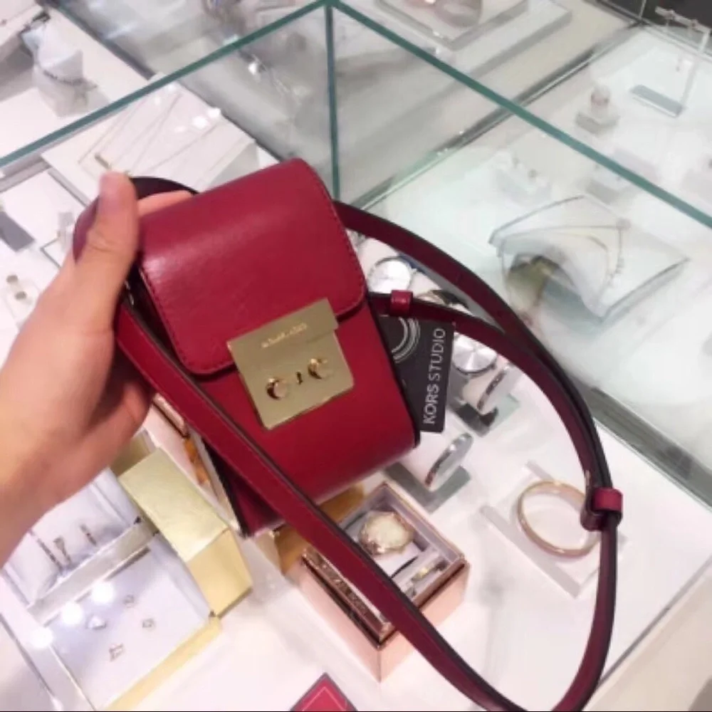 🔥 ON SALE 🔥 Michael Kors Camera Cross Body - Picture 4 of 8